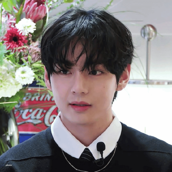 오늘 가장 사랑받은 뷔 (방탄소년단)의 모습