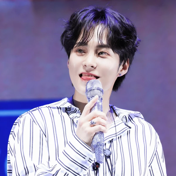 Shining profile picture of Xiumin (EXO) on today's Choeaedol