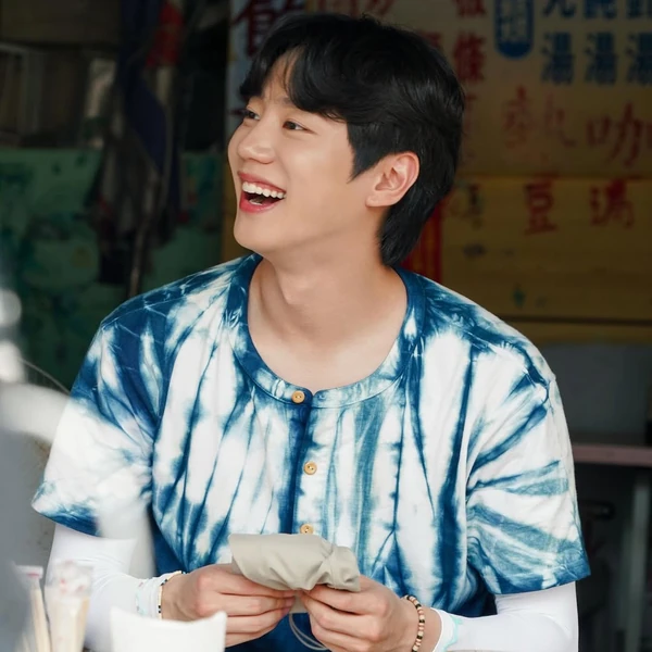 Today's Most Loved Lee Junyoung