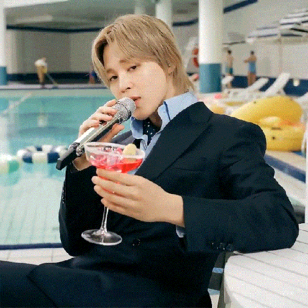 오늘 가장 사랑받은 지민 (방탄소년단)의 모습