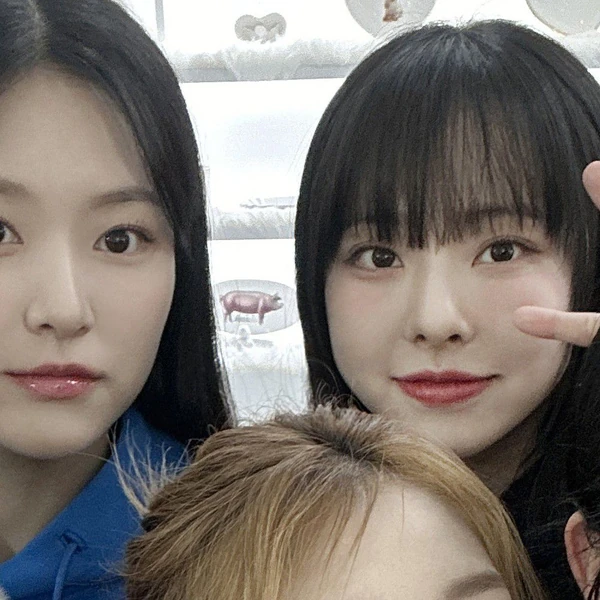 Top Photo Full of Loossemble Love