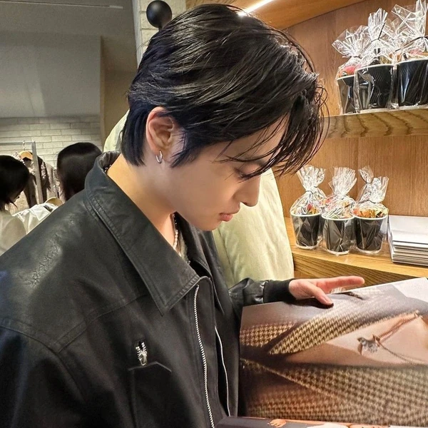 Foto Populer Penuh Cinta untuk Lee Leo (ALPHA DRIVE ONE)