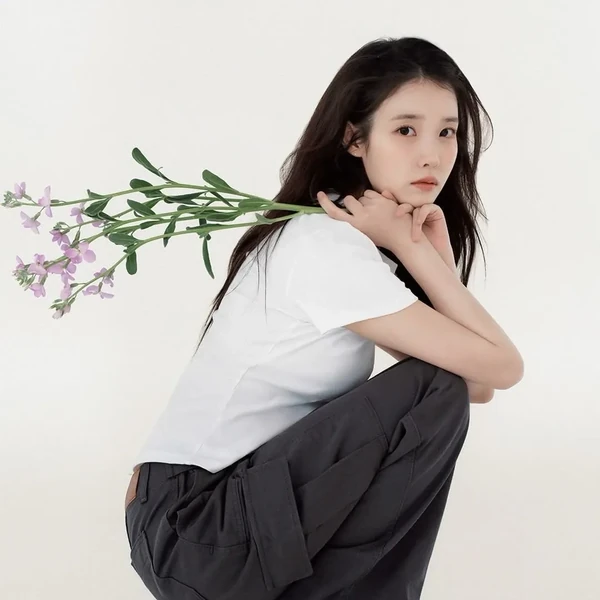 Foto Populer Penuh Cinta untuk IU