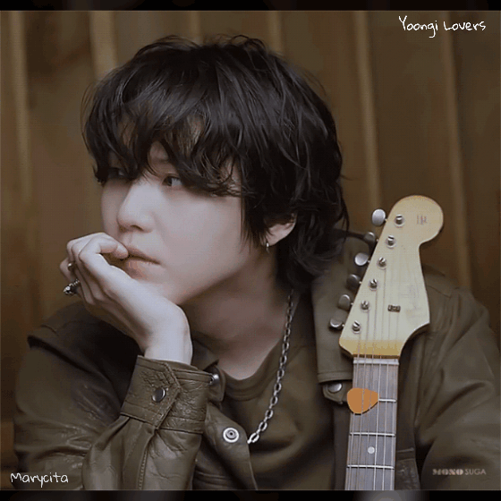 充滿粉絲愛意的SUGA (防彈少年團)人氣照片