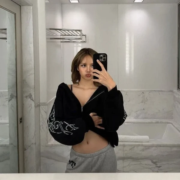 今日最も愛されたリサ (BLACKPINK)の姿