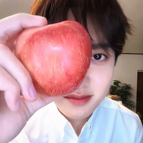 오늘 가장 사랑받은 디오 (EXO)의 모습