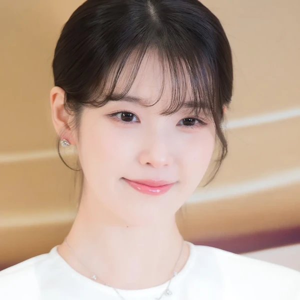 Foto Populer Penuh Cinta untuk IU