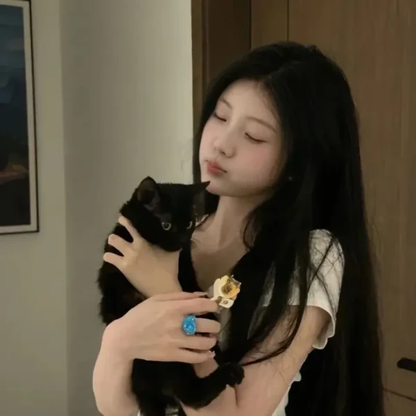 Foto Populer Penuh Cinta untuk Wonhee (ILLIT)