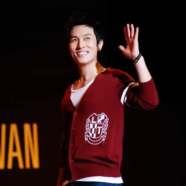 Fans' Pick: Best Moment of Kim Dongwan (SHINHWA)