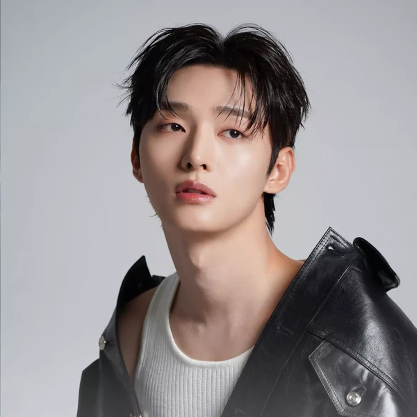 Popular profile picture of 윤지성 loved by fans