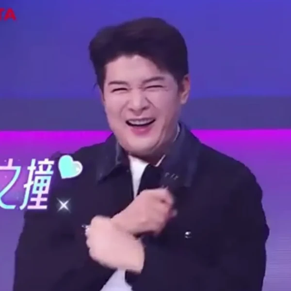 Signature photo of Shindong (Super Junior) capturing their charm