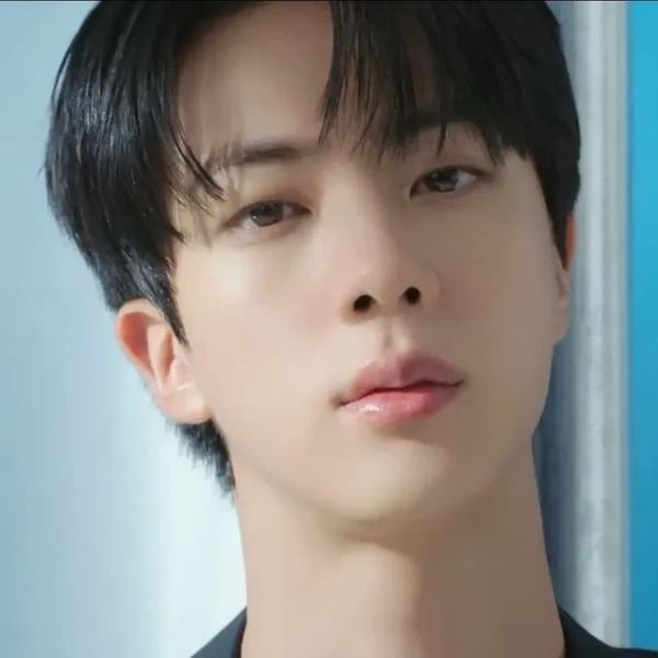 오늘 가장 사랑받은 진 (방탄소년단)의 모습