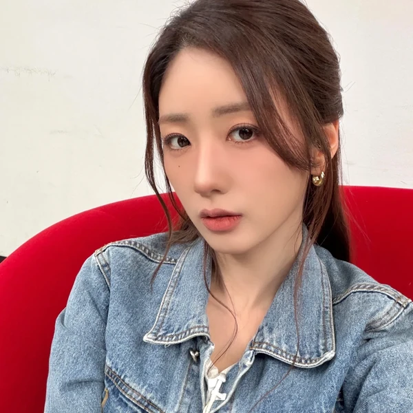 Penampilan Yoon Bomi (Apink) yang Paling Dicintai Hari Ini