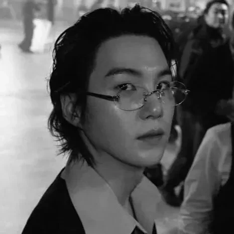 Penampilan SUGA (BTS) yang Paling Dicintai Hari Ini