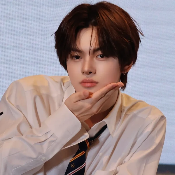 Today's Most Loved Lee Leo (ALPHA DRIVE ONE)