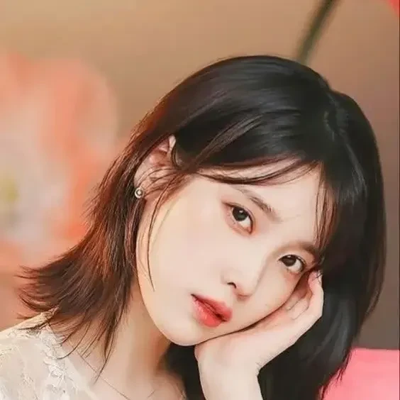 아이유 팬심 가득한 인기 사진