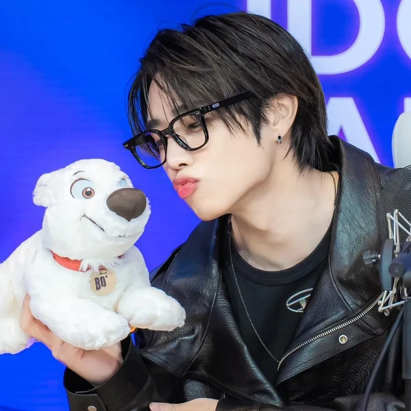 Signature photo of 善旴 (THE BOYZ) capturing their charm