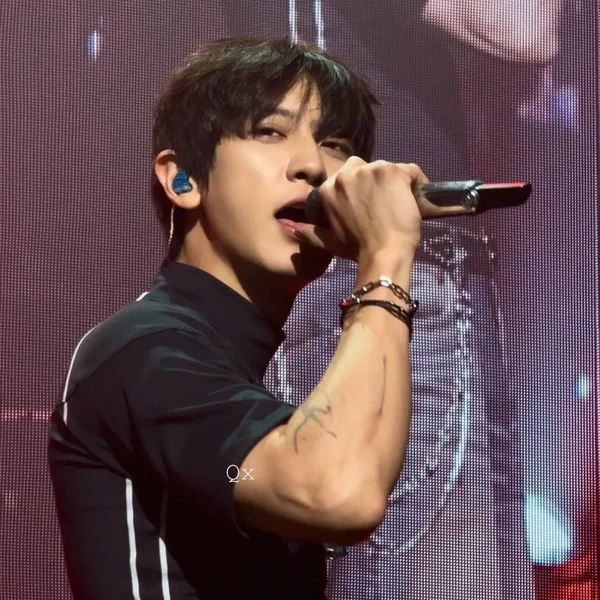 찬열 (EXO) 팬심 가득한 인기 사진