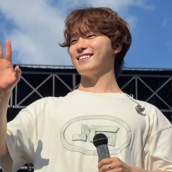 Top Photo Full of SEVENTEEN Love