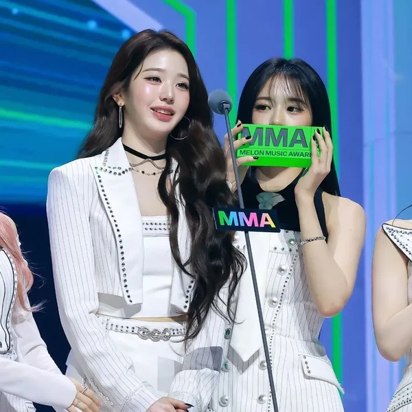 Top Photo Full of IVE Love