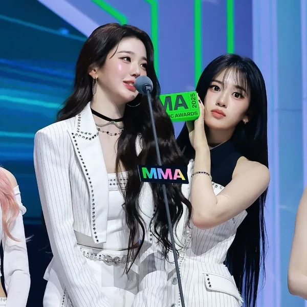 Top Photo Full of IVE Love