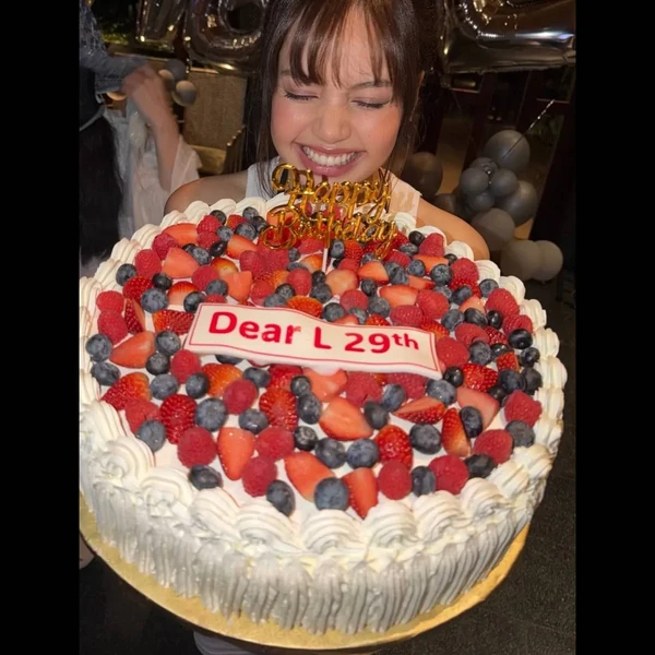 Penampilan Lisa (BLACKPINK) yang Paling Dicintai Hari Ini