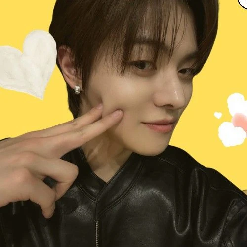 Signature photo of Lee Leo (ALPHA DRIVE ONE) capturing their charm