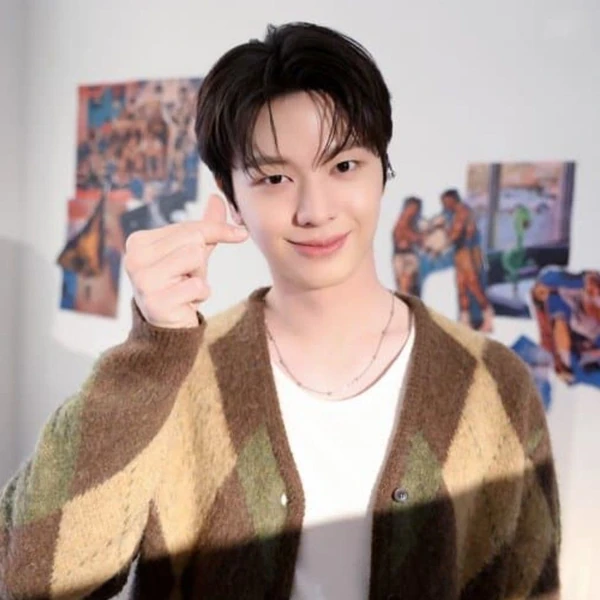Signature photo of Yook Sungjae (BTOB) capturing their charm