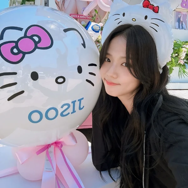 Foto Populer Penuh Cinta untuk Jisoo (BLACKPINK)