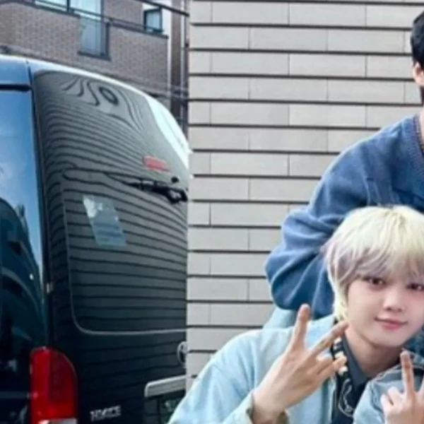 Signature photo of YOUNITE capturing their charm