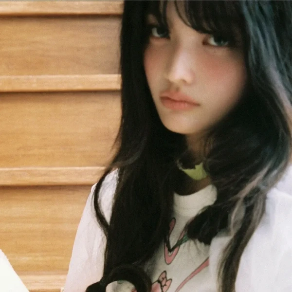 今日最受喜愛的Iroha (ILLIT)