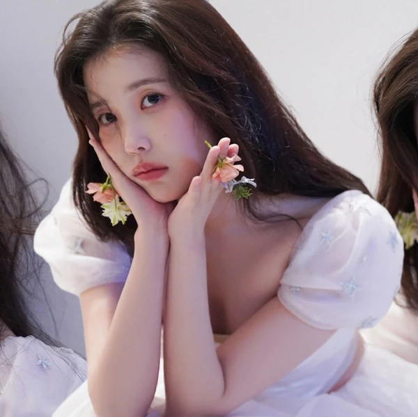 Foto Populer Penuh Cinta untuk IU