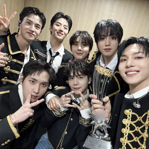 Momen Terbaik PENTAGON Pilihan Penggemar
