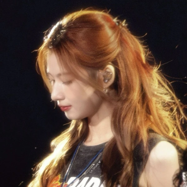 今天最受喜爱的Sana (TWICE)