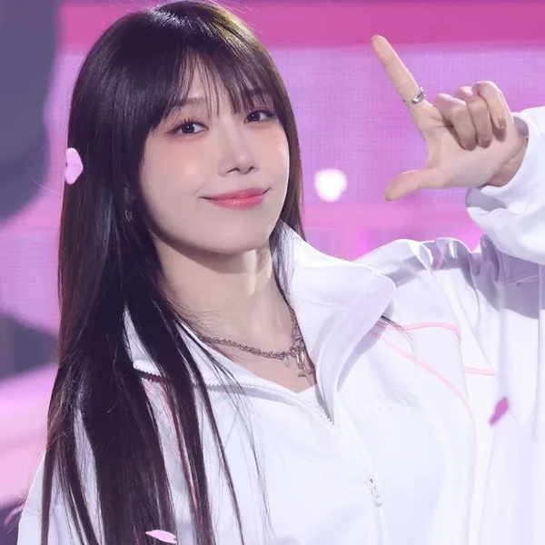 今日最受喜愛的鄭恩地 (Apink)