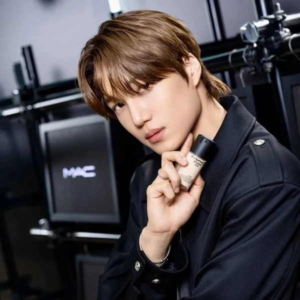 充满粉丝爱意的Kai (EXO)人气照片