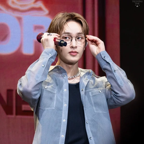 Today's Most Loved Onew (SHINee)