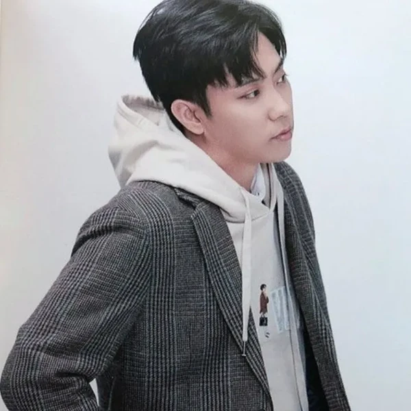 充满粉丝爱意的殷志源 (水晶男孩)人气照片