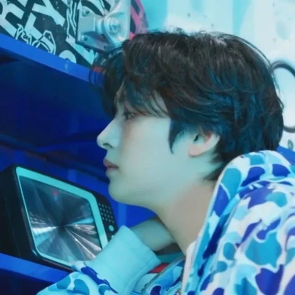 今天最受喜爱的Lee Know (Stray Kids)