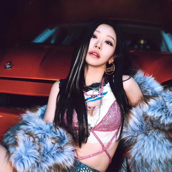 Today's Most Loved Julie (KISS OF LIFE)