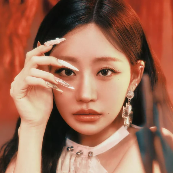 Today's Most Loved Julie (KISS OF LIFE)