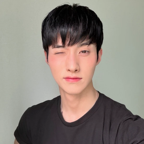 Today's Most Loved Yeoone (PENTAGON)