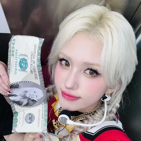 Today's Most Loved Jeon Somi