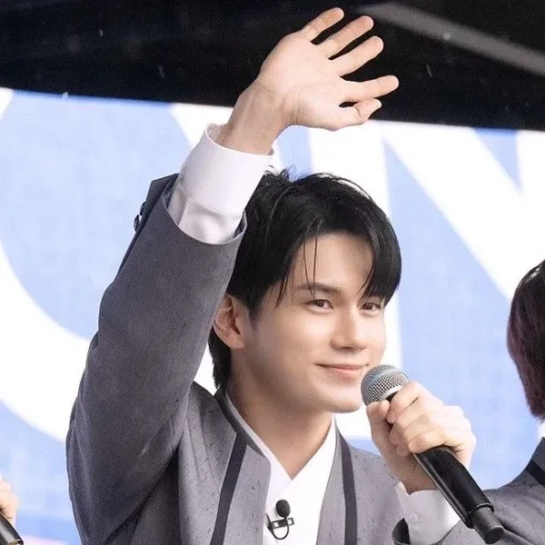 옹성우 팬심 가득한 인기 사진