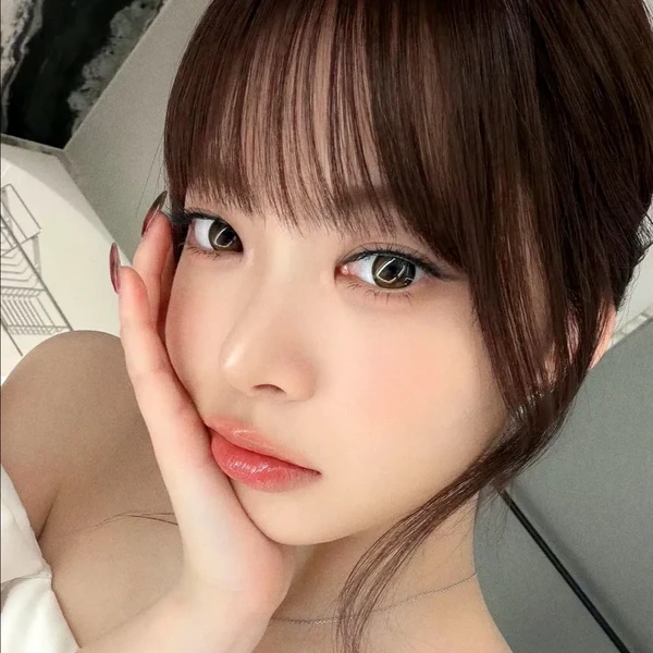 Penampilan Hong Eunchae (LE SSERAFIM) yang Paling Dicintai Hari Ini