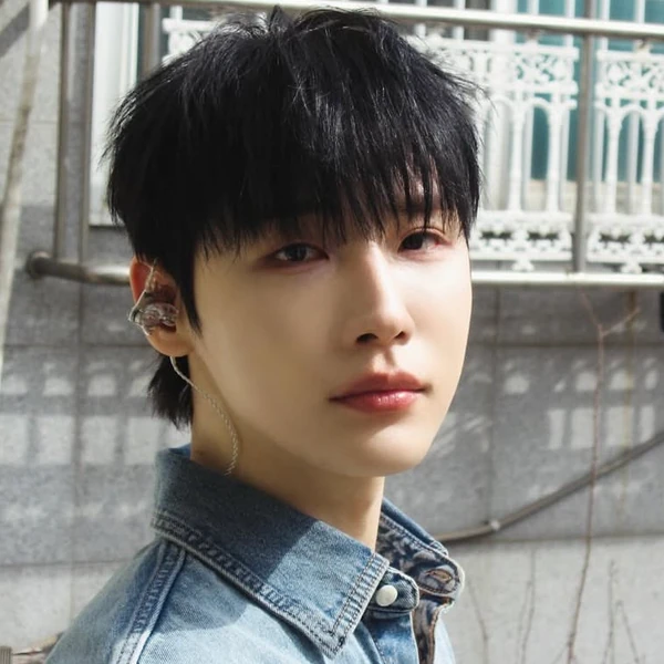 Today's Most Loved Jeon Woong (AB6IX)