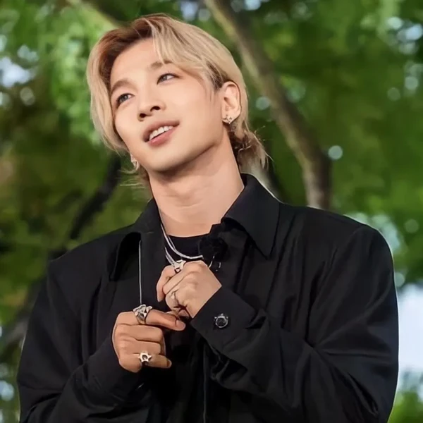 오늘 가장 사랑받은 태양 (빅뱅)의 모습