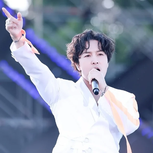 Fans' Pick: Best Moment of Kim Dongwan (SHINHWA)