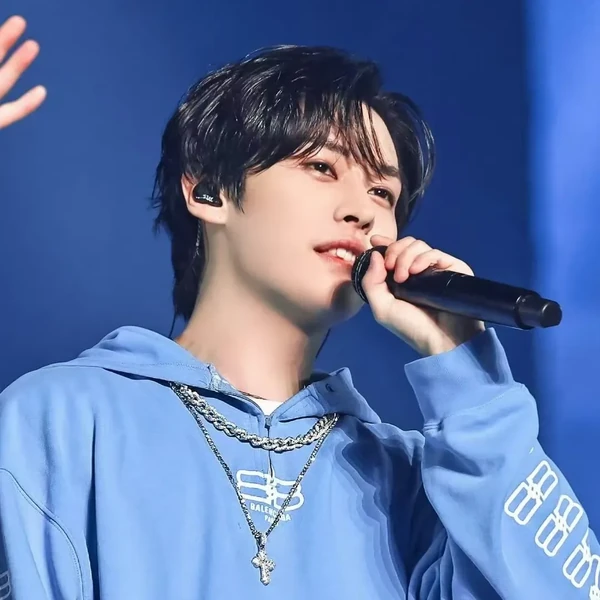 Today's Most Loved Lee Know (Stray Kids)