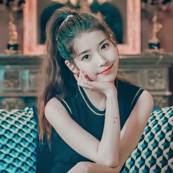 Foto Populer Penuh Cinta untuk IU